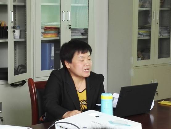 宣讲团人员张敬花副教授主讲现场