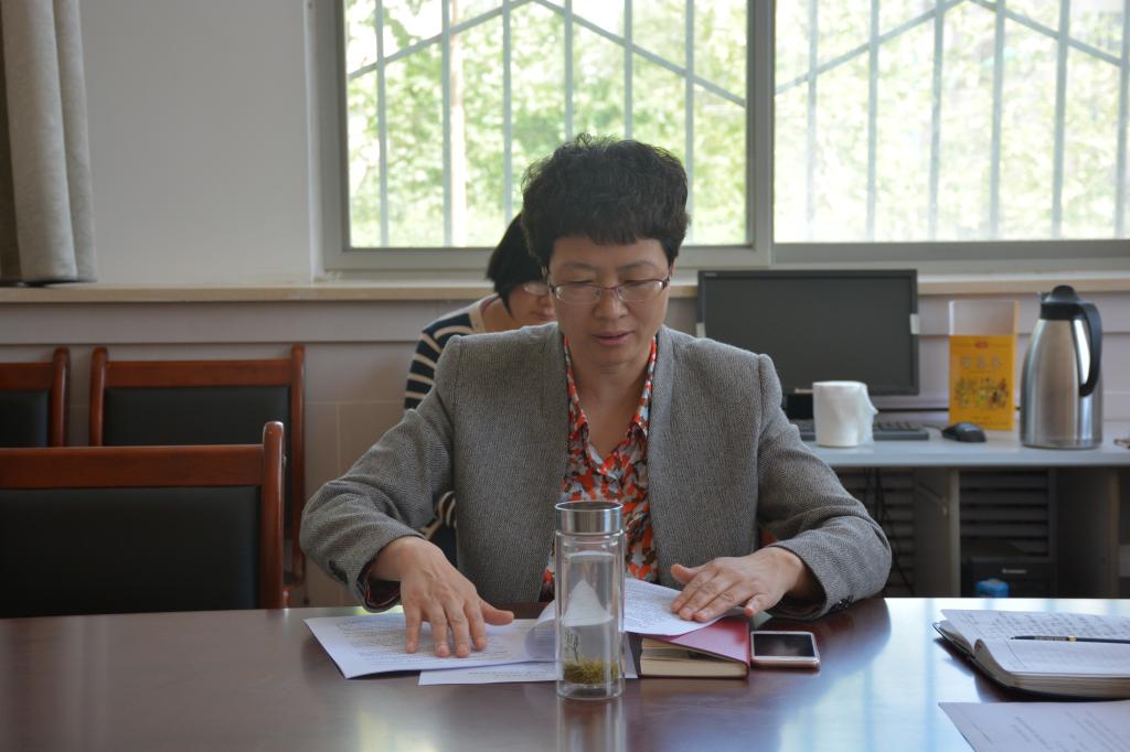 杨小敏副院长代表我院领导班子作报告