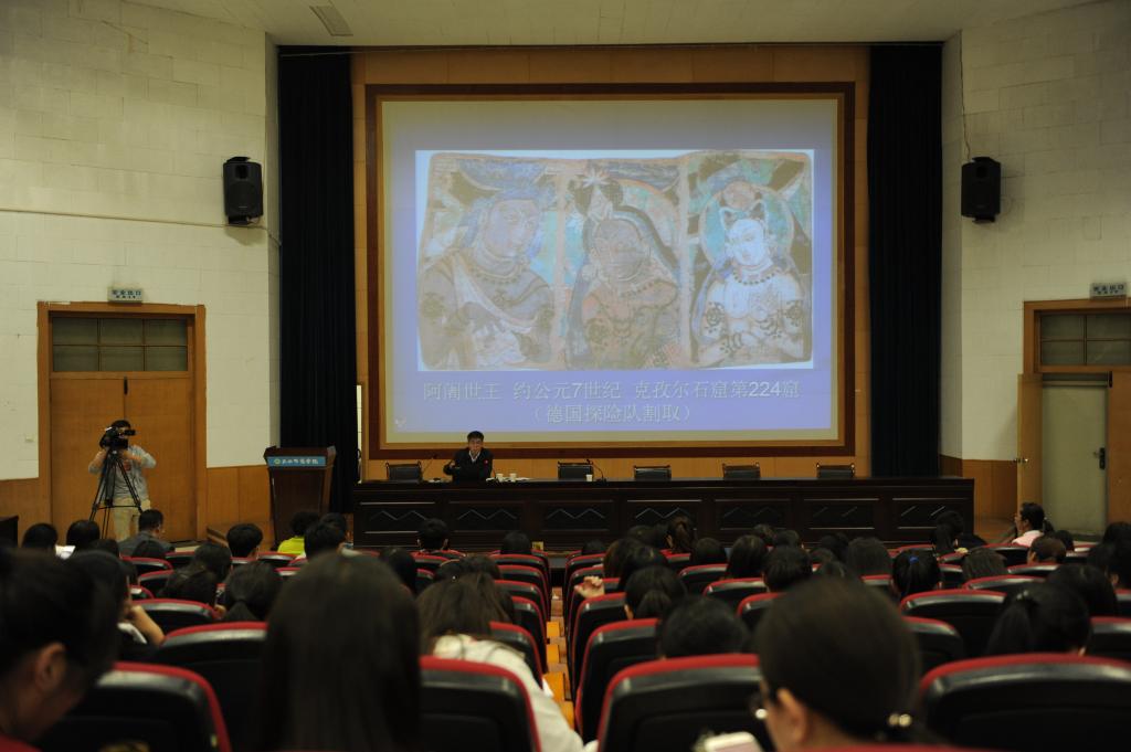 杜斗城教授学术报告现场