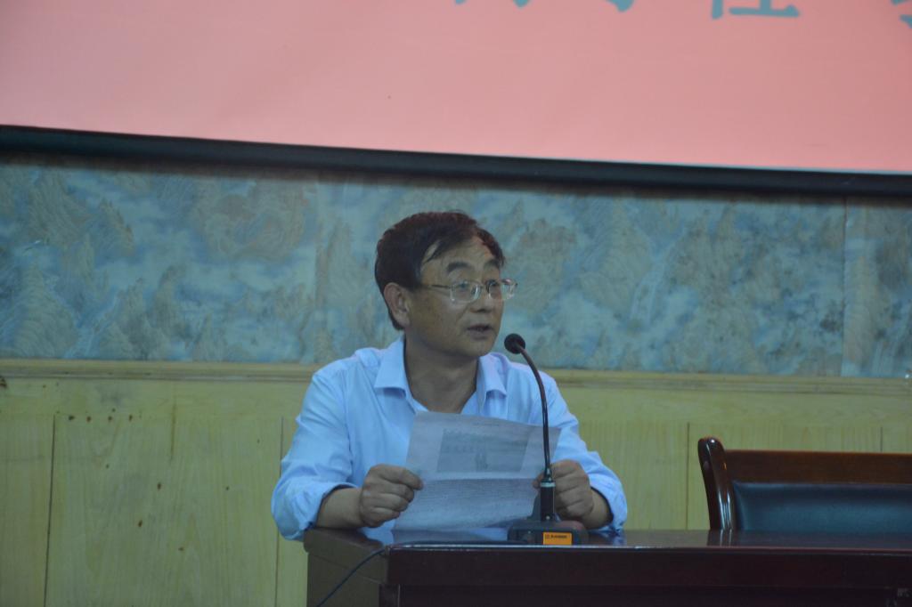 我院直属党支部书记孙小弟主持仪式