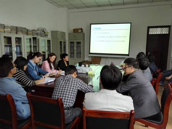 全体党员认真学习《十八届五中全会五大发展理念解读》专题辅导现场