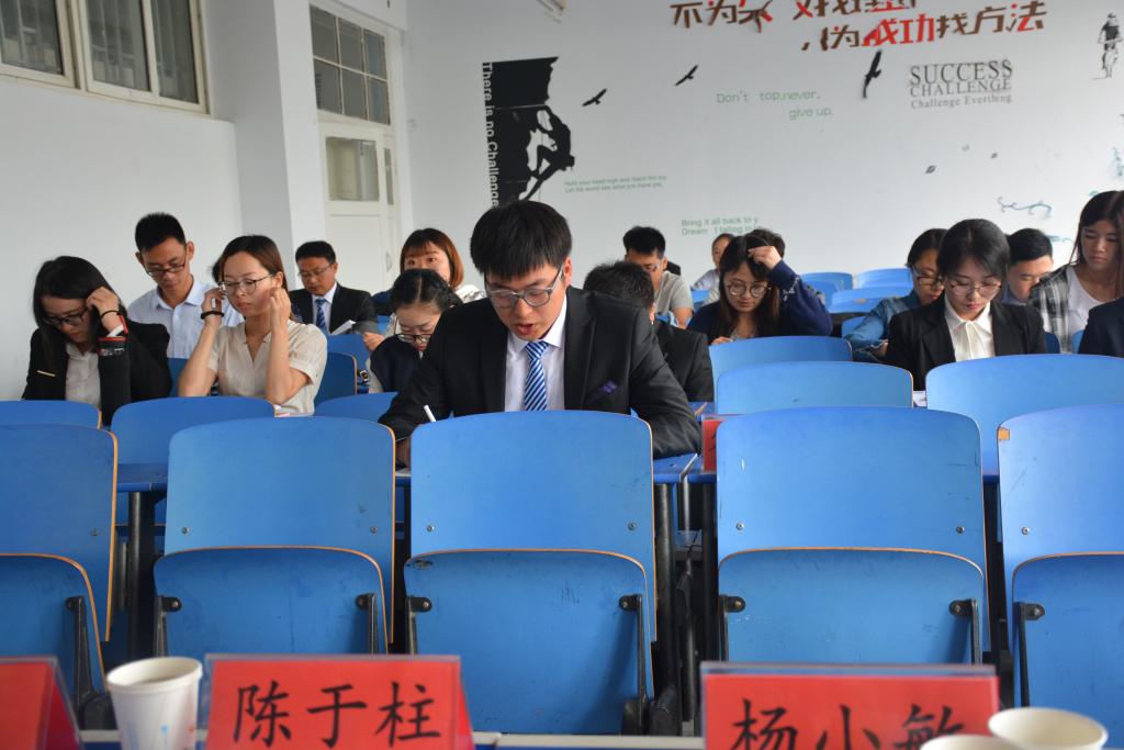 教育硕士论文答辩现场