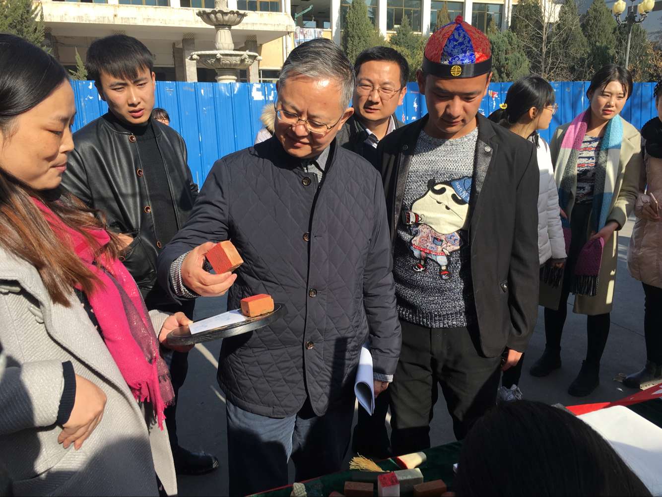 蔡校长参观活动现场