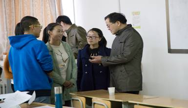 王双怀教授与学员们交流