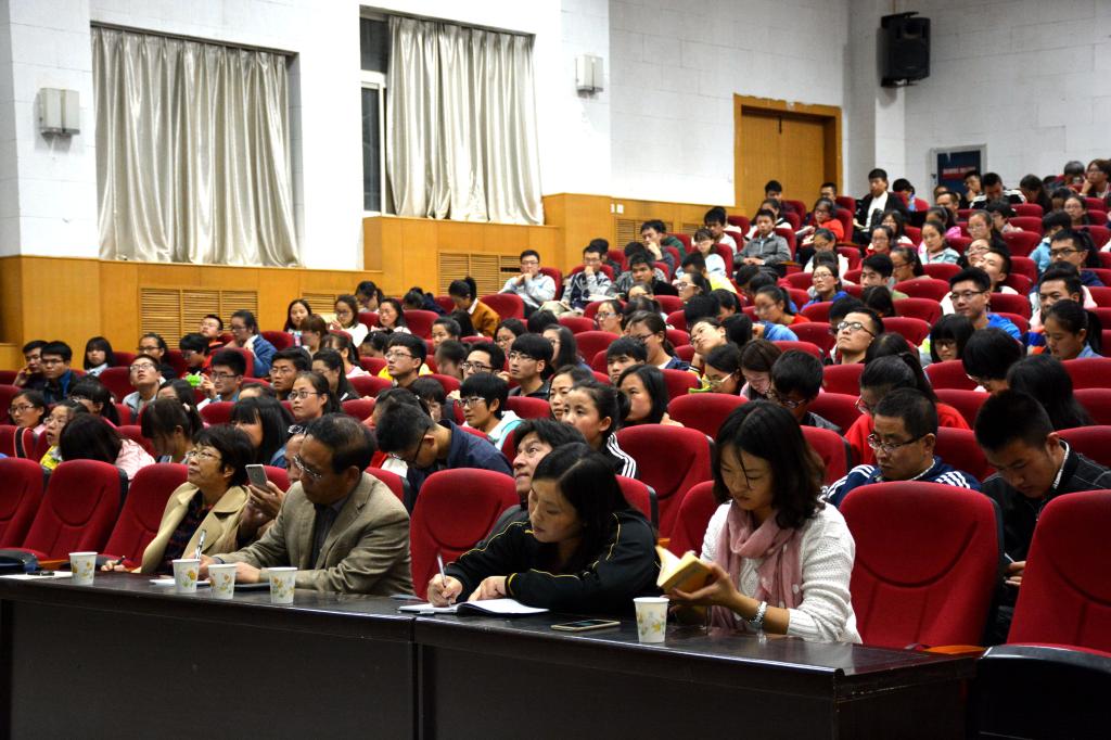 易华研究员学术报告现场