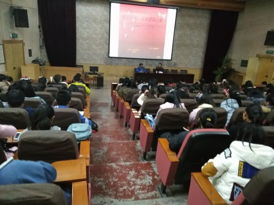 孙书记主持讲座